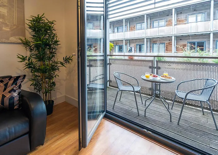 Birmingham City Centre Apartment - Balcony - Secure Parking - China Town - Arcadian - 37Arc
